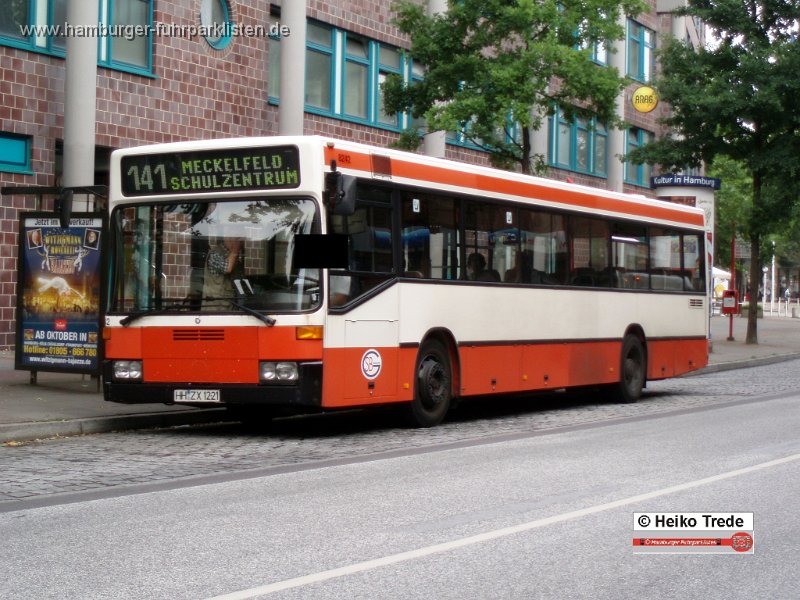 01) 8242-32 (ex HHA 1221),SBG,HT.JPG